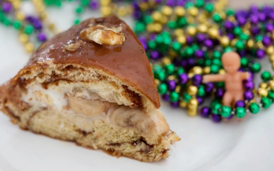 Another Monday and another gourmet king cake to feature !!! It’s Bananas Foster y’all !!…